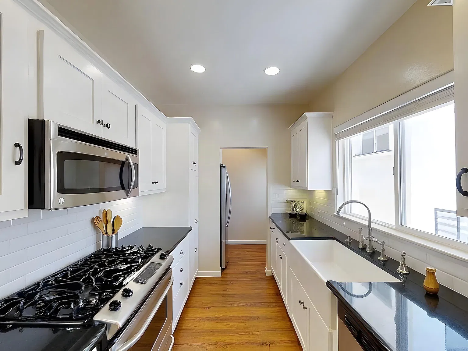 2 bed, 2.5 bath, 1700 sqft, $4,995 — Photo 4