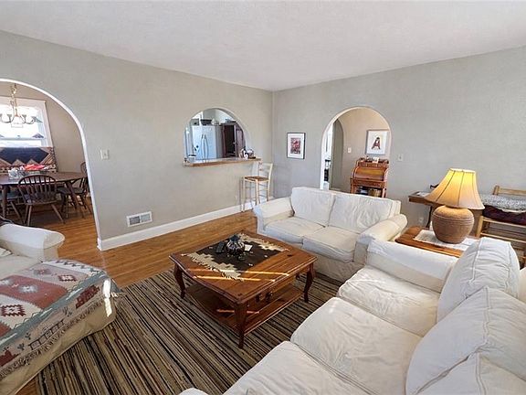 4th image of 1114 W Liberty Dr