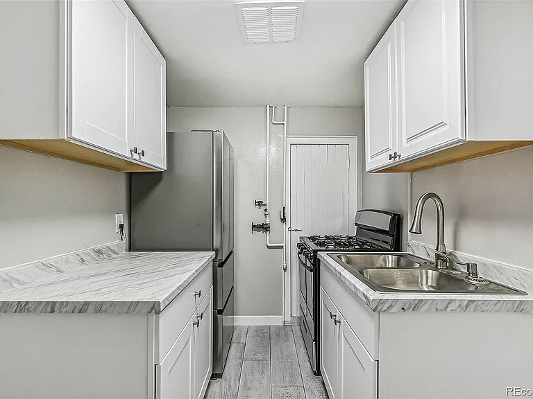 Thomas Logan Apartments — Photo 13