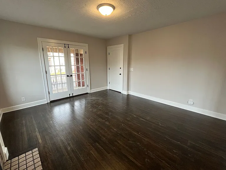 465 E Hudson St — Photo 2