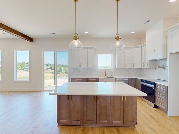 3rd image of 211 Artisan Dr