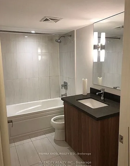 955 Bay St #324 — Photo 7