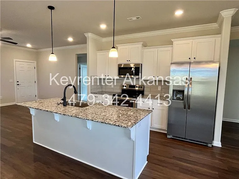 145 N Hinsdale Ave — Photo 3