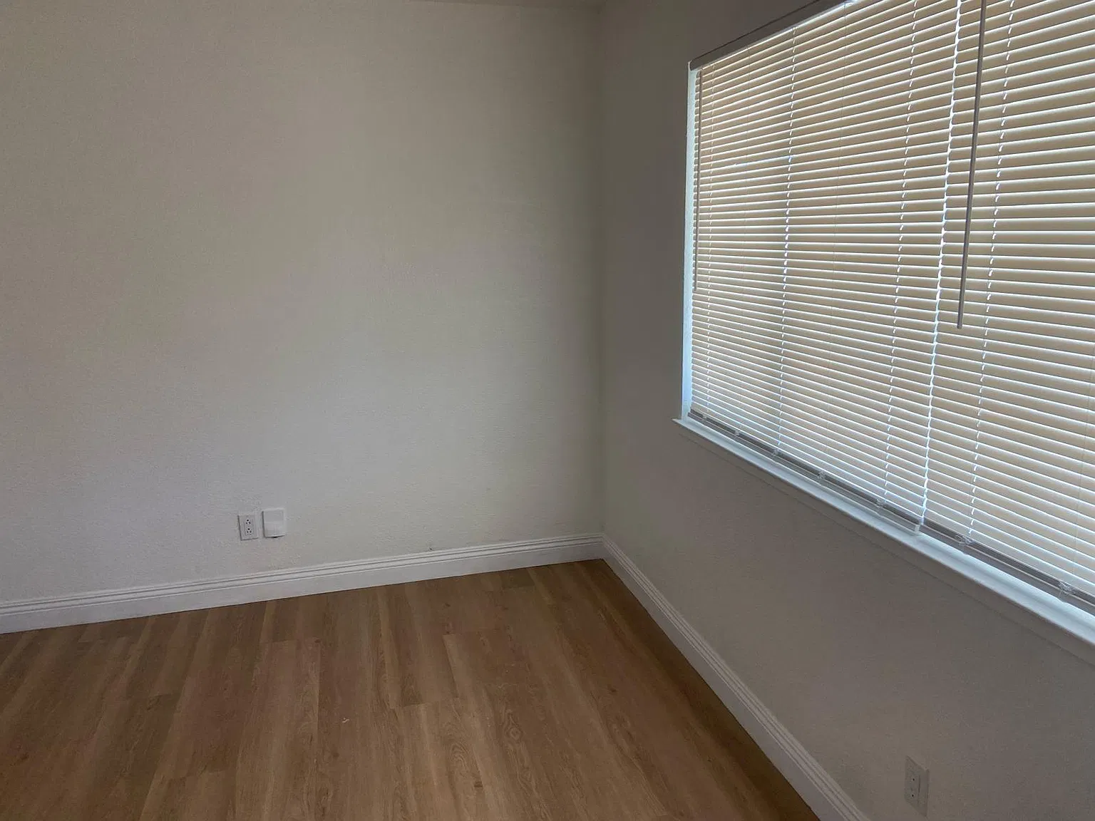 3 bed, 1404 sqft, $3,995 — Photo 3
