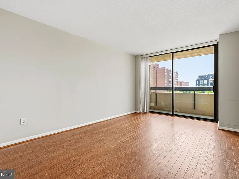 400 Madison St #310 — Photo 19