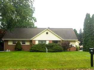 8236 N 37th St, Brown Deer, WI 53209