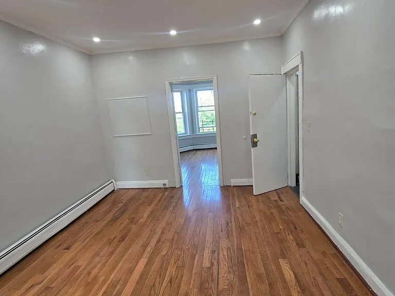 126 Bergen Ave #2A — Photo 2