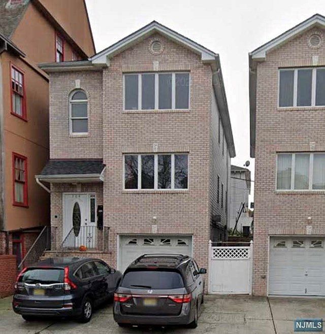2nd image of 304 Davis Ave #1F