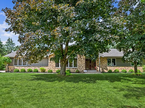 17850 St James ROAD, Brookfield, WI 53045