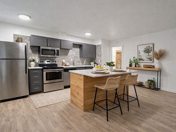 4th image of 13555 SW Jenkins Rd APT 29