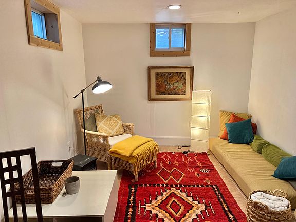 Cozy living room area w/ combo dining
