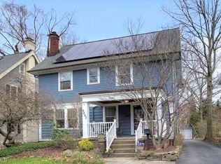 2863 Scarborough Rd, Cleveland Heights, OH 44118