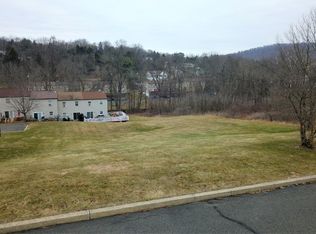29 Berger Ln, Schwenksville, PA 19473
