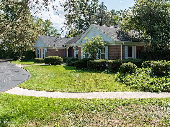 3rd image of 33 Lakeside Dr