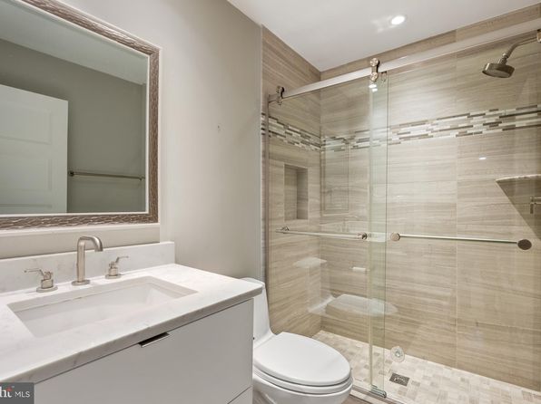 6704 Arroyo Ct, Rockville, MD 20852