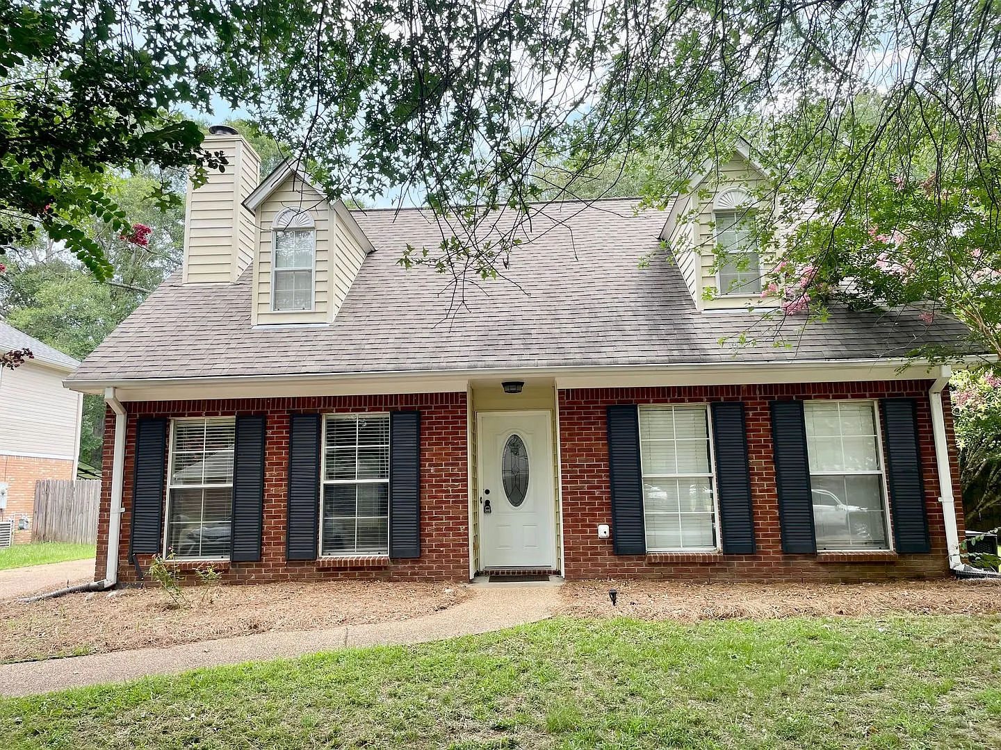 Charming 3 Bedroom Home in Madison Bonus Room & Large Private Backyard! — Photo 1