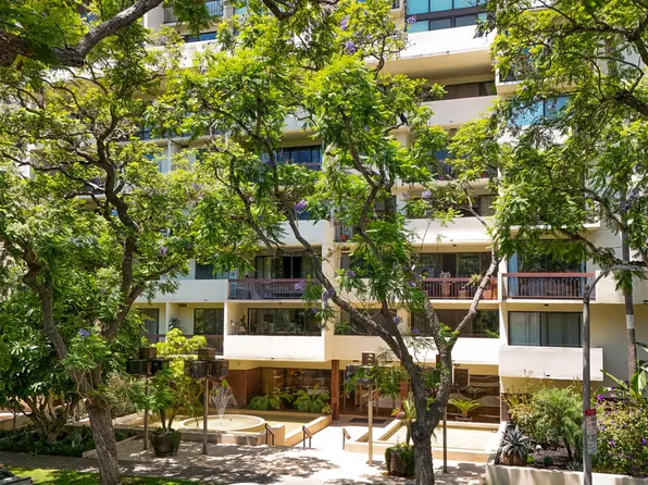 325 N Oakhurst Dr APT 405, Beverly Hills, CA 90210