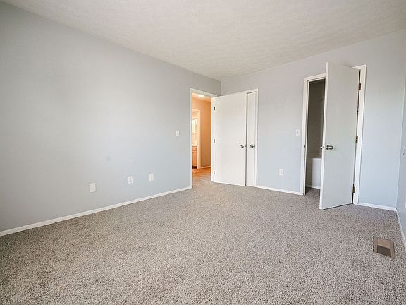 5th image of 100 Heritage Cir #142