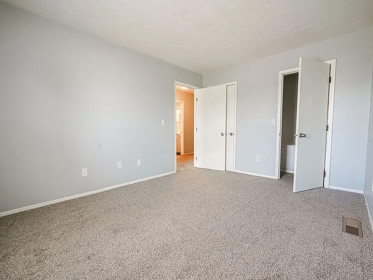 100 Heritage Cir #142 — Photo 5