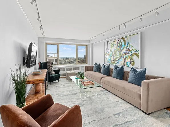 900 W 190th St APT 14E, Manhattan, NY 10040