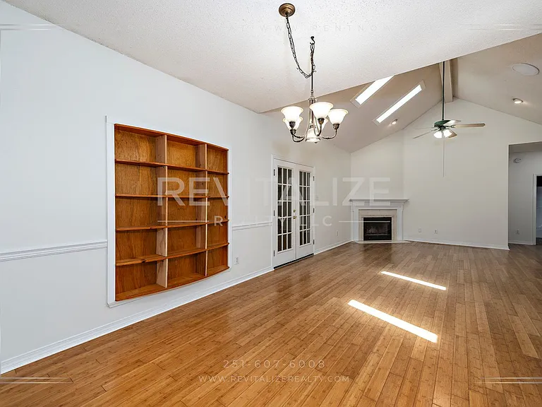 105 Ventura Cir — Photo 46