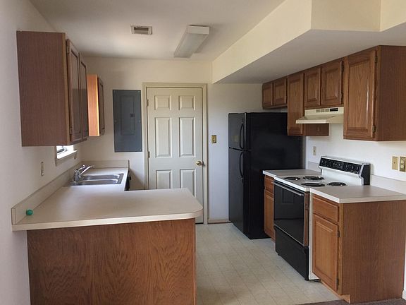 3rd image of 1196 Ashford Ln
