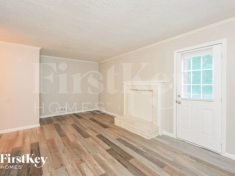 1023 Park Gate Pl — Photo 2