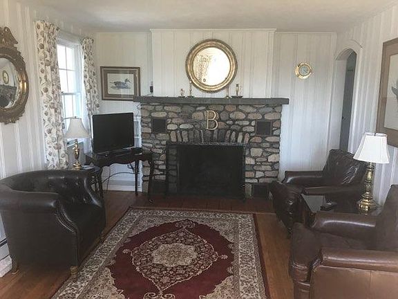 3rd image of 15 Dudley Dr