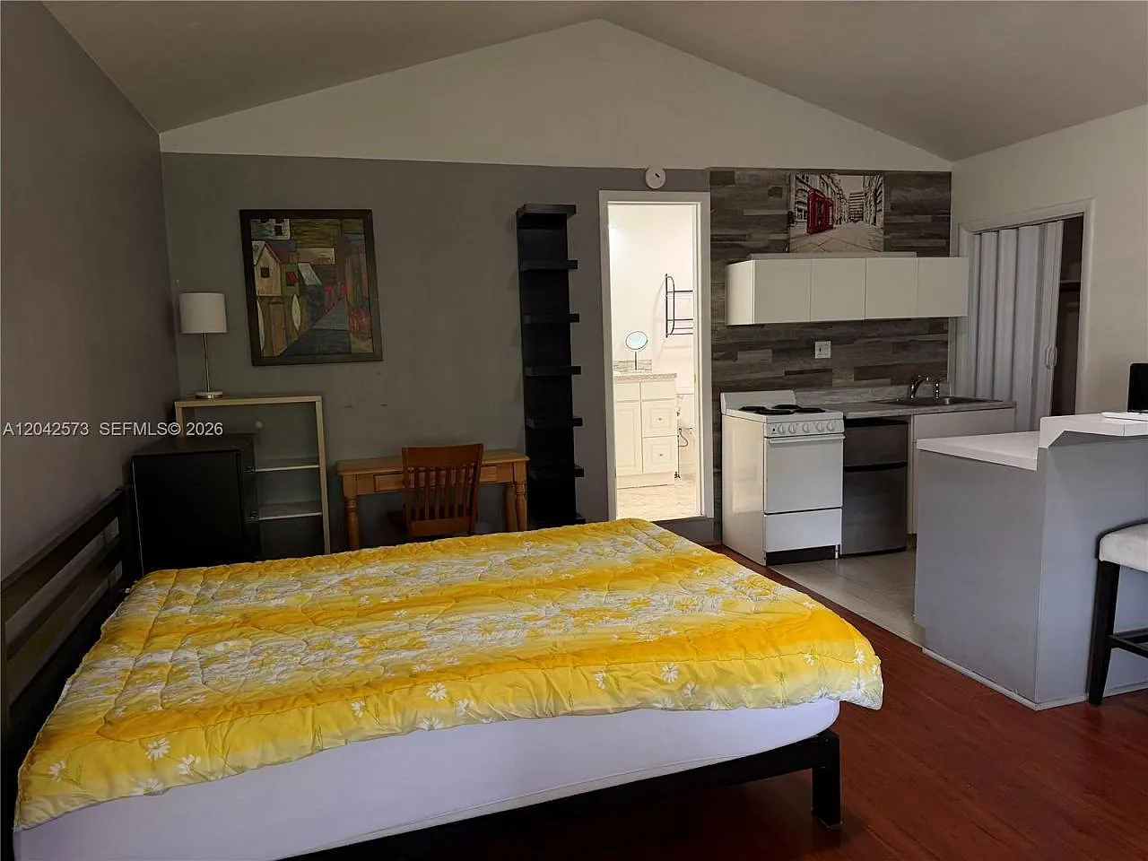 Studio, 1.0 bath, 650 sqft, $1,400 — Photo 4