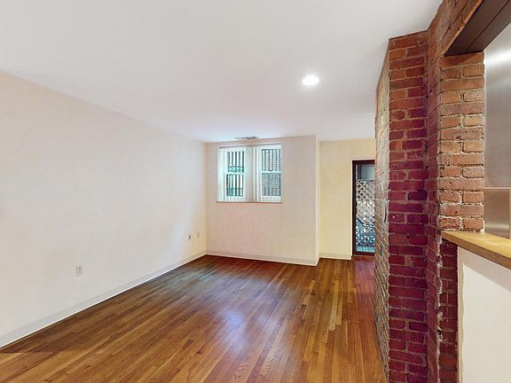 5th image of 87 Gainsborough St APT 307
