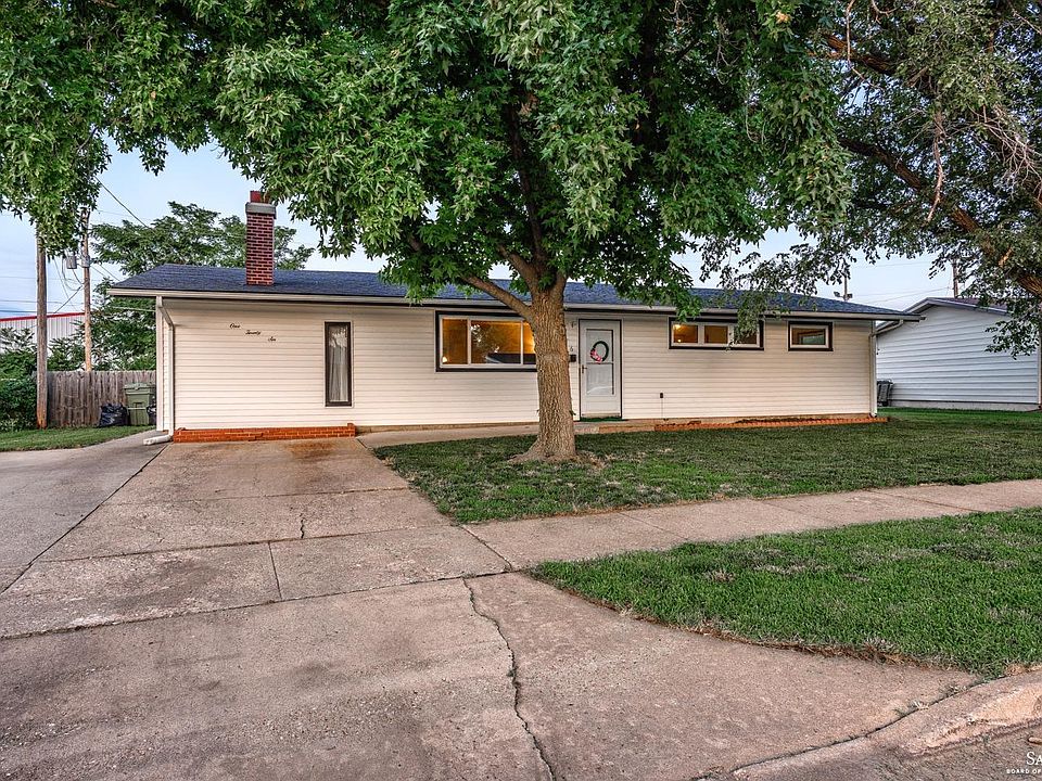 1st image of 126 Bel Air Dr