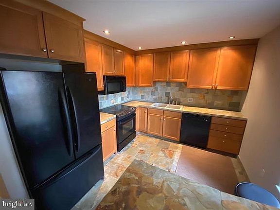 3rd image of 361 Westridge Cir