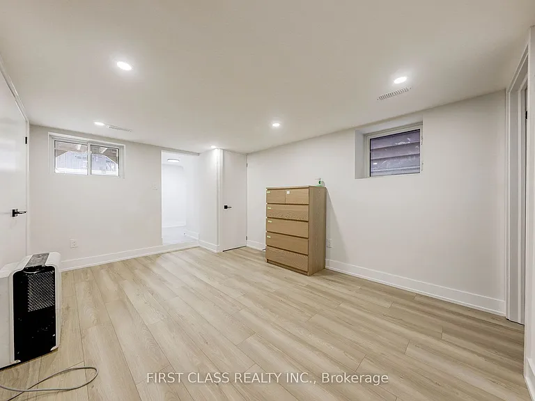 431 Roxton Rd — Photo 32