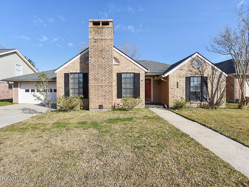 1st image of 302 Wallingsford Cir