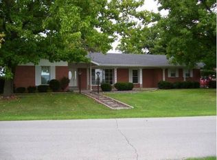 201 Maple St, Elsberry, MO 63343
