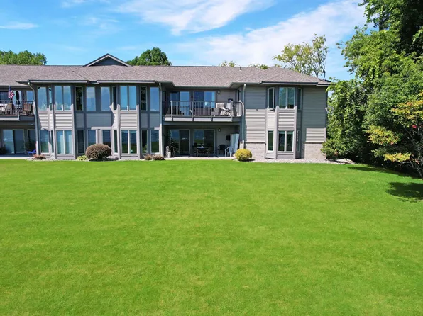 2190 10th St, Menominee, MI 49858