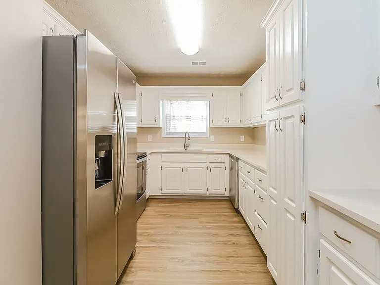 105 River North Ct — Photo 8