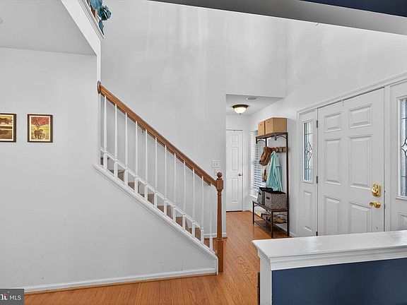 5th image of 42 Tyler Dr