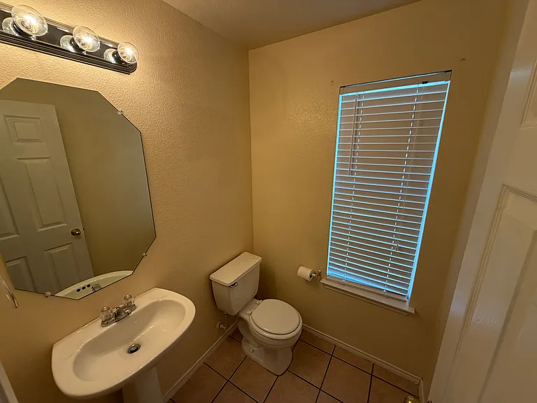 212 Lottie Ln — Photo 6