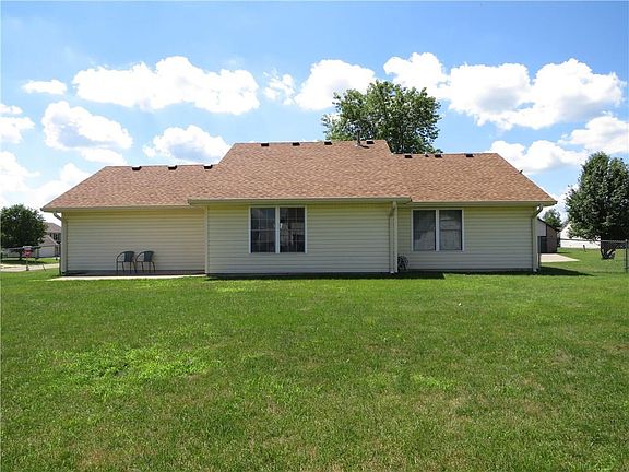 2nd image of 742 Woodway Ln