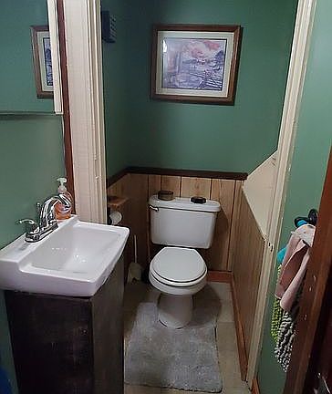 Cute small bathroom downstairs