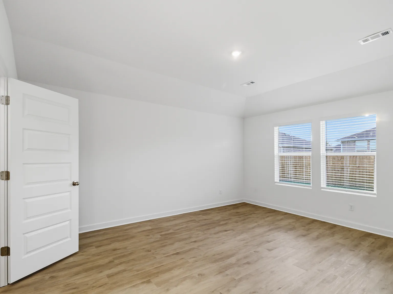 3 bed, 1637 sqft, $1,925 — Photo 4