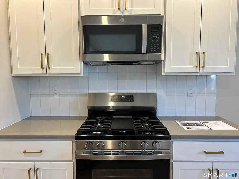 62 Soundview Ave — Photo 4