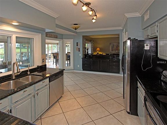 5th image of 888 W Charing Cross Cir