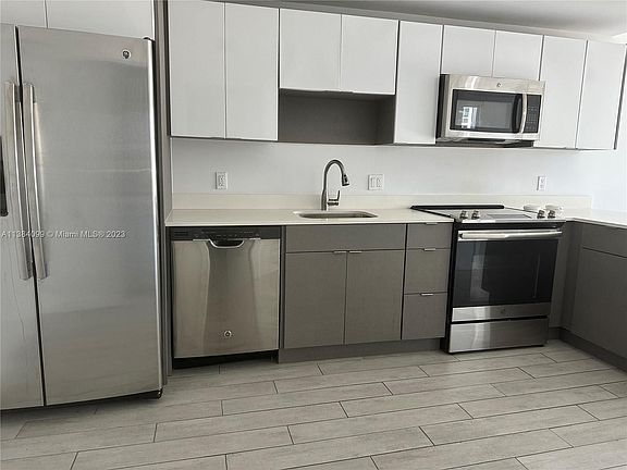 2nd image of 321 NE 26th St Unit 607