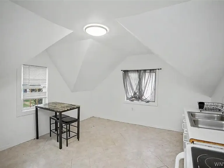 485 Porter Ave — Photo 14