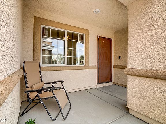 4th image of 1017 Chestnut Bay Ave