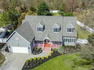 52 Chelsea Dr, Mount Sinai, NY 11766