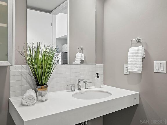 5th image of 350 W Ash St W #1006