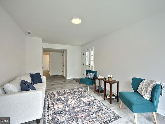 4th image of 413 Springbrook Ct